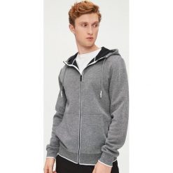 Bluza basic z kapturem melanż - Czarny. Czarne bluzy męskie Cropp, s, bez wzorów, z kapturem, bez rękawów, z kapturem. Za 99,99 zł.