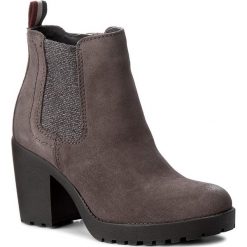 Botki TOMMY HILFIGER - DENIM Boo 1B FW0FW01356 Steel Grey 039. Szare botki damskie na obcasie TOMMY HILFIGER, z denimu. W wyprzedaży za 339,00 zł.