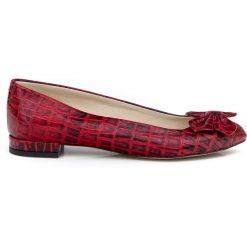 Balerinki z kokardką - skóra naturalna - model 048 - kolor czarno-czerwony krokodyl. Czerwone baleriny damskie Zapato, bez wzorów, ze skóry, bez obcasa. Za 309,00 zł.