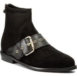 Botki TOMMY HILFIGER - Gigi Hadid Flat Boot FW0FW02202 Black 990. Czarne botki damskie na obcasie marki TOMMY HILFIGER, z materiału, eleganckie, ze szpiczastym noskiem, za kostkę, z paskami. W wyprzedaży za 419,00 zł.