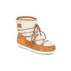 Śniegowce Moon Boot FAR SIDE LOW SHEARLING. Pomarańczowe śniegowce damskie Moon Boot, bez zapięcia. W wyprzedaży za 799,20 zł.