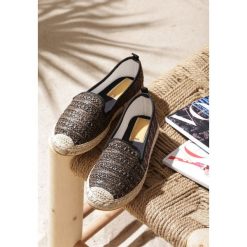 Czarne Espadryle Expend. Czarne espadryle damskie Renee, z aplikacjami, bez obcasa, na obcasie. Za 69,99 zł.
