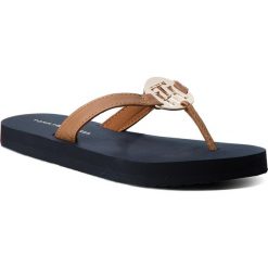 Klapki damskie: Japonki TOMMY HILFIGER - Metal Hardware Beach Sandal FW0FW02389 Cognac 606