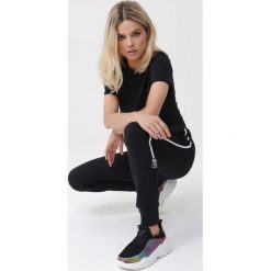Czarne Spodnie Yaretzi. Czarne spodnie damskie Born2be, s, z dresówki. Za 59,99 zł.