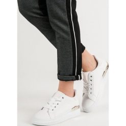BIAŁE SNEAKERSY. Trampki i tenisówki damskie Merg. Za 69,90 zł.
