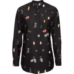 Bluzka bonprix czarny z nadrukiem. Czarne bluzki damskie oversize marki bonprix, z nadrukiem. Za 69,99 zł.
