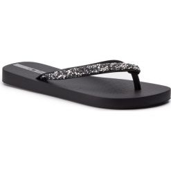 Japonki IPANEMA - Glam Special Fem 82685 Black/Black 20766. Czarne klapki damskie Ipanema, bez wzorów, z tworzywa sztucznego, bez obcasa. Za 109,99 zł.