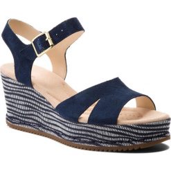 Sandały CLARKS - Akilah Eden 261309544 Navy Combi Suede. Niebieskie klapki damskie marki Clarks, bez wzorów, ze skóry, bez obcasa, na obcasie. W wyprzedaży za 229,00 zł.