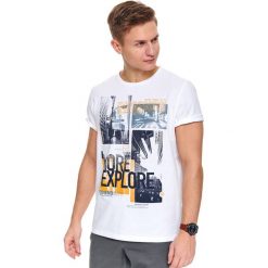 T-shirt z nadrukiem. Białe t-shirty męskie Top Secret, na wiosnę, xxl, z nadrukiem, z bawełny, bez kołnierzyka, krótkie. W wyprzedaży za 29,99 zł.