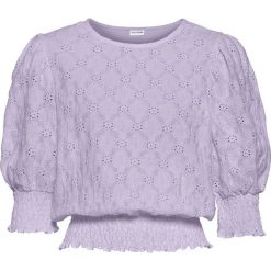 Bluzka shirtowa z koronką bonprix fiołkowy bez. Fioletowe koszulki damskie bonprix, w koronkowe wzory, z koronki, bez kołnierzyka, bez rękawów. Za 89,99 zł.