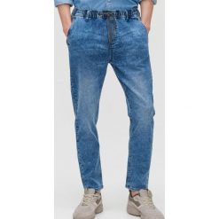 Joggery carrot - Niebieski. Niebieskie spodnie męskie Cropp, m, z jeansu. Za 119,99 zł.
