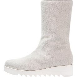 Buty zimowe damskie: Josephine Kozaki na koturnie offwhite