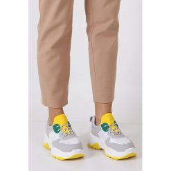 Szare buty sportowe sneakersy na platformie sznurowane Casu 923. Szare buty sportowe damskie marki Casu. Za 79,99 zł.