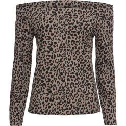 Shirt z dekoltem "carmen" bonprix brązowy z nadrukiem. Pomarańczowe koszulki damskie bonprix, z nadrukiem, z elastanu, bez kołnierzyka. Za 49,99 zł.