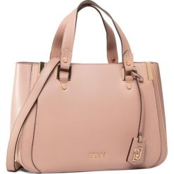 Torebka LIU JO - M Satchel AA0013 E0087 Cameo Rose 41310. Różowe torebki klasyczne damskie Liu Jo, bez wzorów, ze skóry ekologicznej, klasyczne, na ramię, bez dodatków. W wyprzedaży za 479,00 zł.