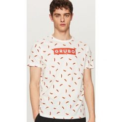 T-shirty męskie z nadrukiem: T-shirt z nadrukiem all over – Kremowy