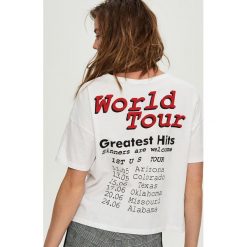 T-shirty damskie: T-shirt z nadrukiem world tour – Biały