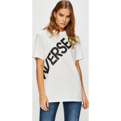 Converse - Top. Białe topy damskie marki Converse, s, z nadrukiem, z bawełny, z okrągłym kołnierzem. W wyprzedaży za 89,90 zł.