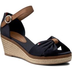 Espadryle TOMMY HILFIGER - Elba 40D FW0FW00906 Midnight 403. Niebieskie espadryle damskie TOMMY HILFIGER, bez wzorów, ze skóry, bez obcasa, na koturnie. W wyprzedaży za 239,00 zł.