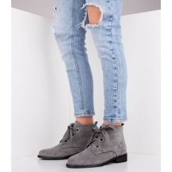Botki damskie Bestelle G276 Szare. Szare botki damskie Bestelle, z tkaniny, klasyczne, na niskim obcasie, na obcasie, na sznurówki. Za 119,00 zł.