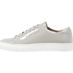 Filippa K KATE RAW Sneakersy niskie dark chalk. Szare trampki i tenisówki damskie marki Filippa K, ze skóry. Za 839,00 zł.