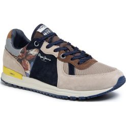 Sneakersy PEPE JEANS - Tinker Pro PMS30618 Stone 836. Brązowe sneakersy męskie Pepe Jeans, na co dzień, bez wzorów, z jeansu, klasyczne, bez zapięcia. W wyprzedaży za 279,00 zł.