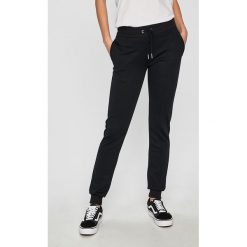 Answear - Spodnie Secret Garden. Różowe spodnie damskie ANSWEAR, s, bez wzorów, z elastanu, casualowe. W wyprzedaży za 49,90 zł.