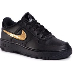 Buty NIKE - Air Force 1 LV8 3 (GS) AR7446 001 Black/Black/Black/White. Czarne półbuty damskie Nike, na co dzień, z aplikacjami, ze skóry ekologicznej, bez obcasa, na płaskiej podeszwie, bez zapięcia. Za 369,00 zł.
