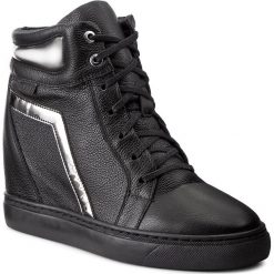 Sneakersy NESSI - 17300 Czarny 411. Czarne półbuty damskie Nessi, ze skóry ekologicznej. W wyprzedaży za 269,00 zł.