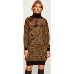 Twinset - Sukienka. Czarne sukienki damskie Twinset, na co dzień, s, bez wzorów, z poliesteru, casualowe, z golfem, z długim rękawem, długie, mini, proste. W wyprzedaży za 639,90 zł.