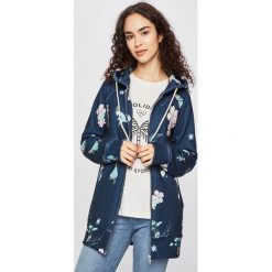 Femi Stories - Bluza Aloha. Niebieskie bluzy damskie Femi Stories, s, z nadrukiem, z elastanu, bez rękawów, z kapturem. W wyprzedaży za 239,90 zł.