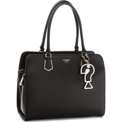 Torebka GUESS - HWVG68 76090 BLA. Czarne torebki klasyczne damskie marki Guess, z aplikacjami, ze skóry ekologicznej, duże. Za 699,00 zł.