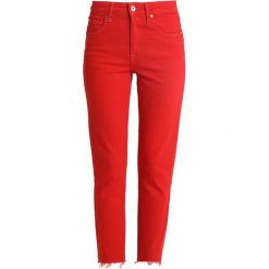 Tiger of Sweden Jeans LEA Jeansy Relaxed Fit valiant poppy. Czerwone jeansy damskie relaxed fit marki Tiger of Sweden Jeans. Za 539,00 zł.