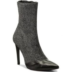 Botki CARINII - B4447/S E50-000-000-A49. Czarne buty zimowe damskie Carinii, z materiału, na obcasie. W wyprzedaży za 299,00 zł.