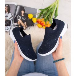 Buty sportowe damskie Skotnicki T-3-0558 Granatowe. Niebieskie buty sportowe damskie SKOTNICKI, bez wzorów, z tkaniny, sportowe. Za 69,00 zł.