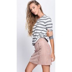 Biało-Szary Sweter Lean On Me. Szare bez kategorii Born2be, xl, z okrągłym kołnierzem. Za 59,99 zł.