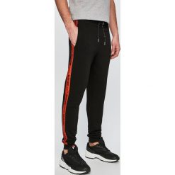 Hype - Spodnie sportowe. Czarne spodnie męskie Hype, s, bez wzorów, z bawełny, sportowe. W wyprzedaży za 139,90 zł.