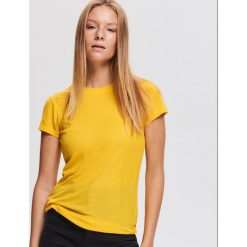 Gładki T-shirt - Żółty. Żółte t-shirty damskie Reserved, s, bez wzorów, bez kołnierzyka. Za 29,99 zł.