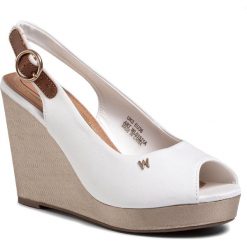 Sandały WRANGLER - Jazz Raval WL01521A White 051. Białe klapki damskie Wrangler, bez wzorów, ze skóry ekologicznej, bez obcasa, na obcasie. W wyprzedaży za 159,00 zł.