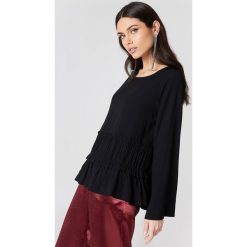 Bluzki asymetryczne: Rut&Circle Bluzka odcinana w talii Venda – Black