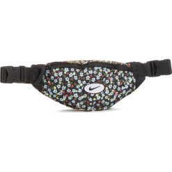 Saszetka nerka NIKE - CW9257 010 Czarny Kolorowy. Czarne nerki damskie Nike, bez wzorów, z materiału, młodzieżowe, bez dodatków. Za 99,00 zł.