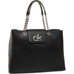 Torebka CALVIN KLEIN - Re-Lock Tote K60K606736 BLK. Czarne torebki klasyczne damskie Calvin Klein, bez wzorów, ze skóry ekologicznej, klasyczne, bez dodatków. Za 799,00 zł.