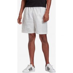 Adidas Originals Szorty Biały. Białe spodenki i szorty męskie adidas Originals, xl, bez wzorów, z nylonu. Za 171,95 zł.