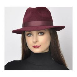 Kapelusz damski fedora welur MIRANDA. Kapelusze damskie HATFACTORY, bez wzorów, z weluru, eleganckie. Za 350,00 zł.