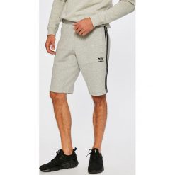 Adidas Originals - Szorty. Szare spodenki sportowe męskie marki adidas Originals, m, z bawełny, sportowe. W wyprzedaży za 199,90 zł.
