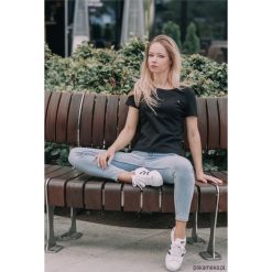 Czarny T-shirt U. Czarne t-shirty damskie Pakamera, bez wzorów, bez kołnierzyka. Za 99,00 zł.