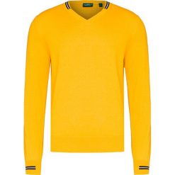 Sweter CHERVO NON. Żółte swetry męskie Chervo, bez wzorów, z bawełny, sportowe, z kontrastowym kołnierzykiem, bez kaptura. Za 590,00 zł.
