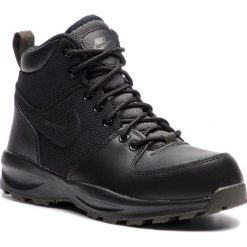 Buty NIKE - Manoa (GS) AJ1280 002 Black/Black/Newsprint. Czarne śniegowce dziewczęce Nike, bez zapięcia. W wyprzedaży za 269,00 zł.