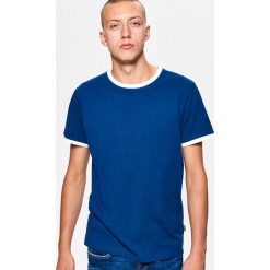Gładka koszulka BASIC - Granatowy. Niebieskie koszulki męskie marki Cropp, s, bez wzorów, bez kołnierzyka, bez rękawów. Za 24,99 zł.