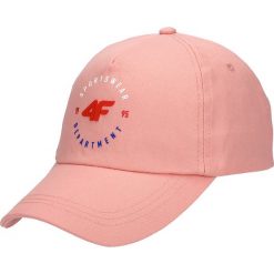 Czapka z daszkiem damska CAD302 - jasny róż. Różowe czapki damskie 4f, w paski. Za 39,99 zł.